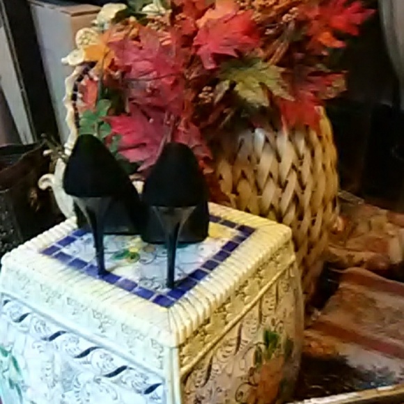 Shoes - Picture 2 of 6